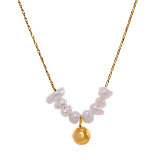 Chic Pearl Necklace